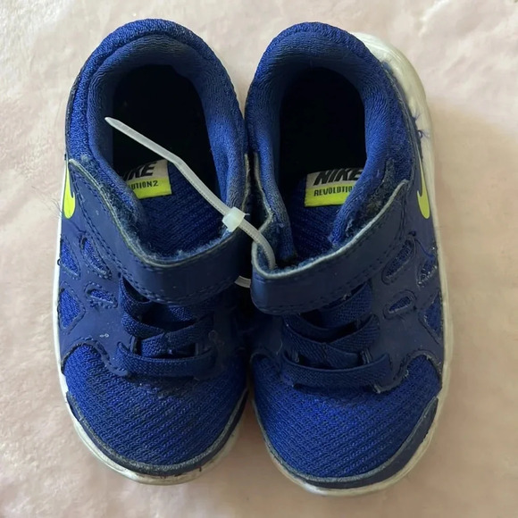Nike sneakers, infant boys size 6 - Picture 2 of 4